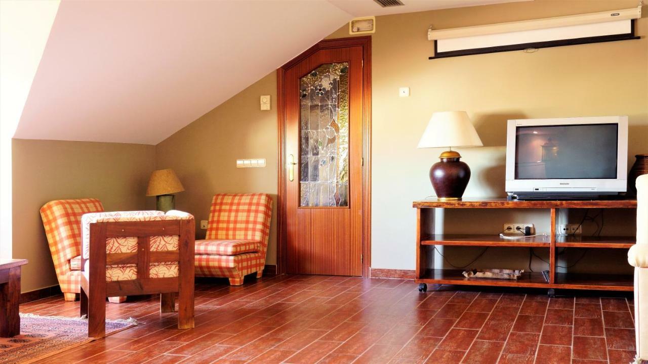 Hotel Vivar Griñón Zewnętrze zdjęcie