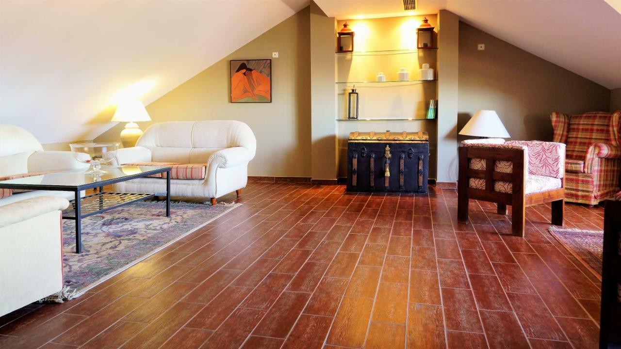 Hotel Vivar Griñón Zewnętrze zdjęcie